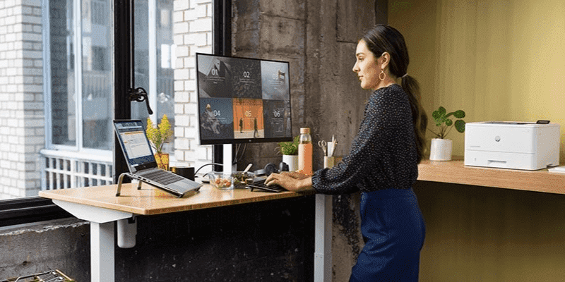 HP Laptop convertible 2 en 1 para uso profesional y académico 