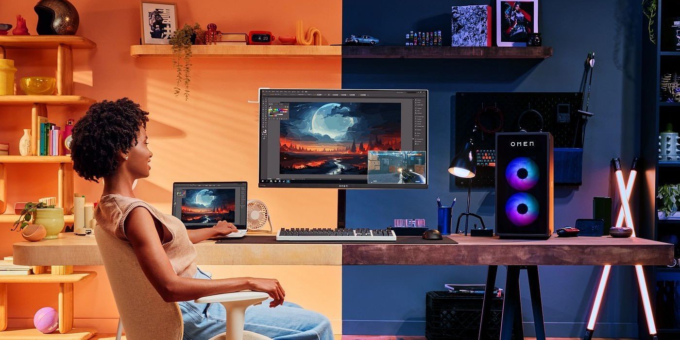 Mujer con su portátil gamer HP