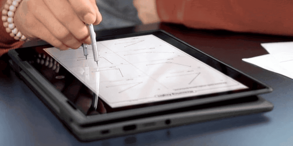 Portátil HP con Windows 11 mostrando aplicaciones alternativas para usuarios colombianos
