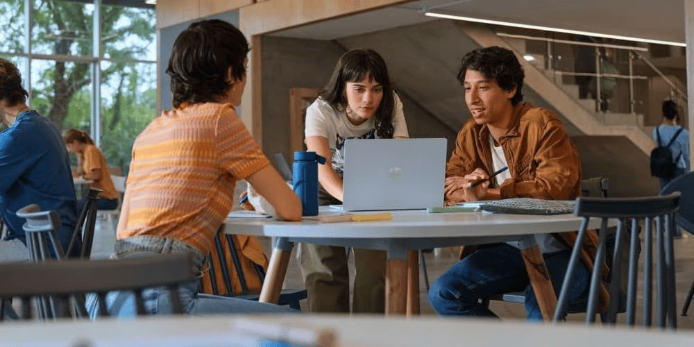 Portátil HP OmniBook X para profesionales creativos y usuarios de negocios 